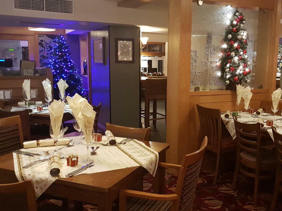 The Fountain Inn Hendy Extérieur photo